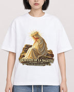 Mockup Boxy Heavyweight Tee White female close-up 11