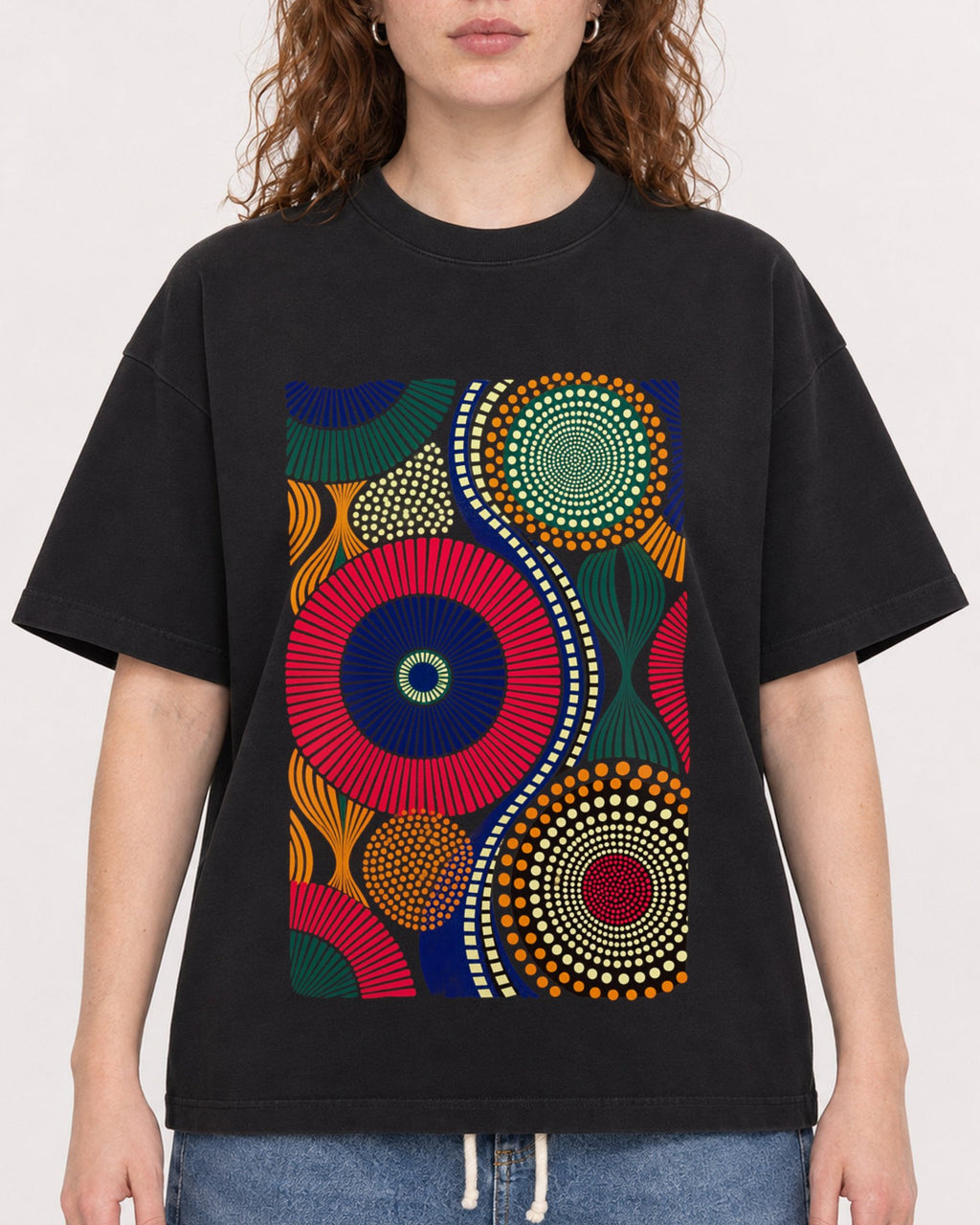 Mockup Boxy Heavyweight Tee Black female close-up 09