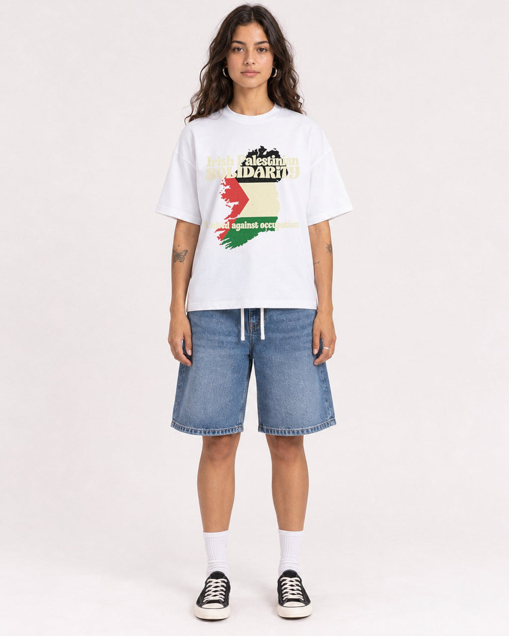 Mockup Boxy Heavyweight Tee White female full-body 06