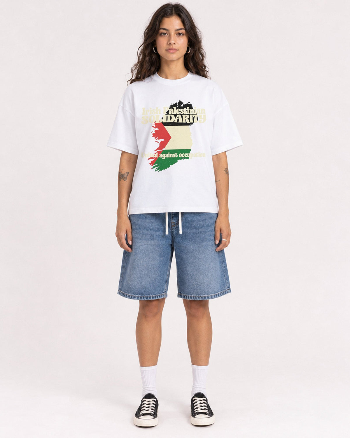 Mockup Boxy Heavyweight Tee White female full-body 06