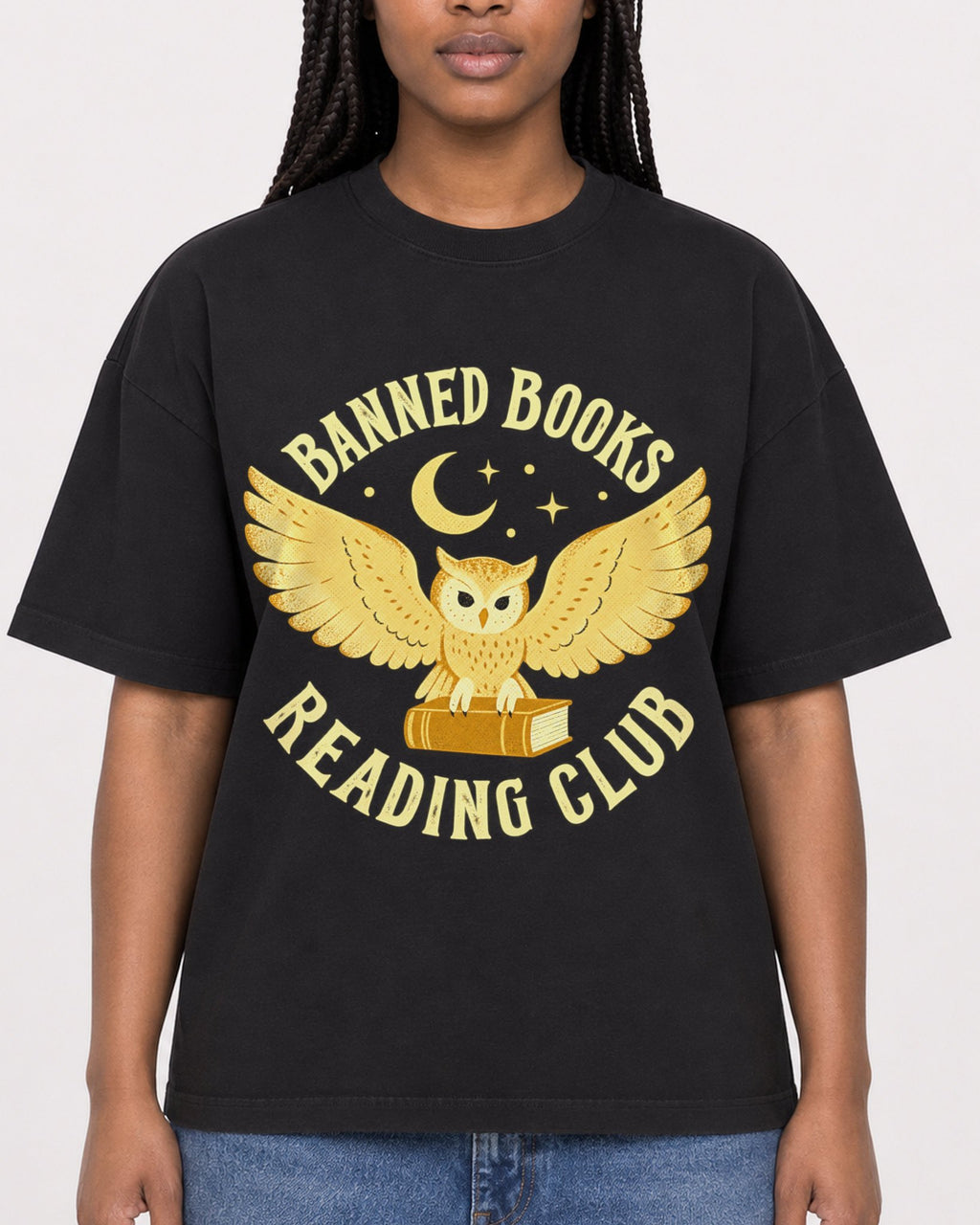 Mockup Boxy Heavyweight Tee Black female close-up 04