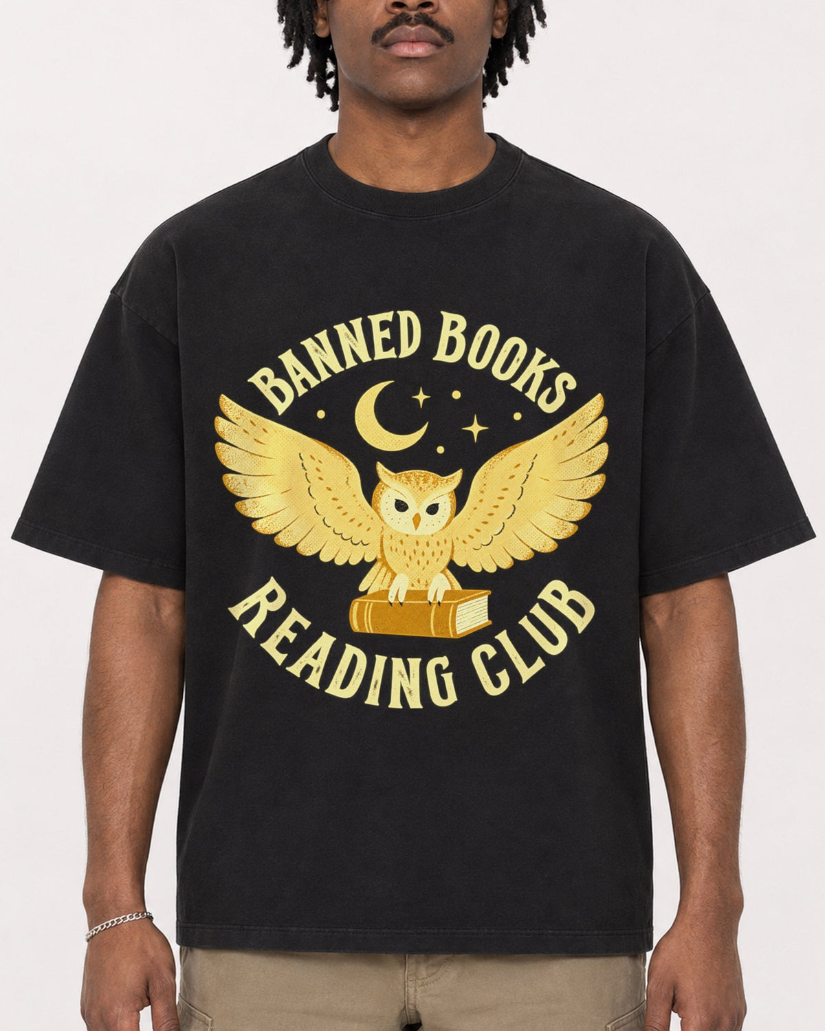 Mockup Boxy Heavyweight Tee Black male close-up 04