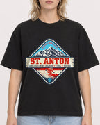 Mockup Boxy Heavyweight Tee Black female close-up 19