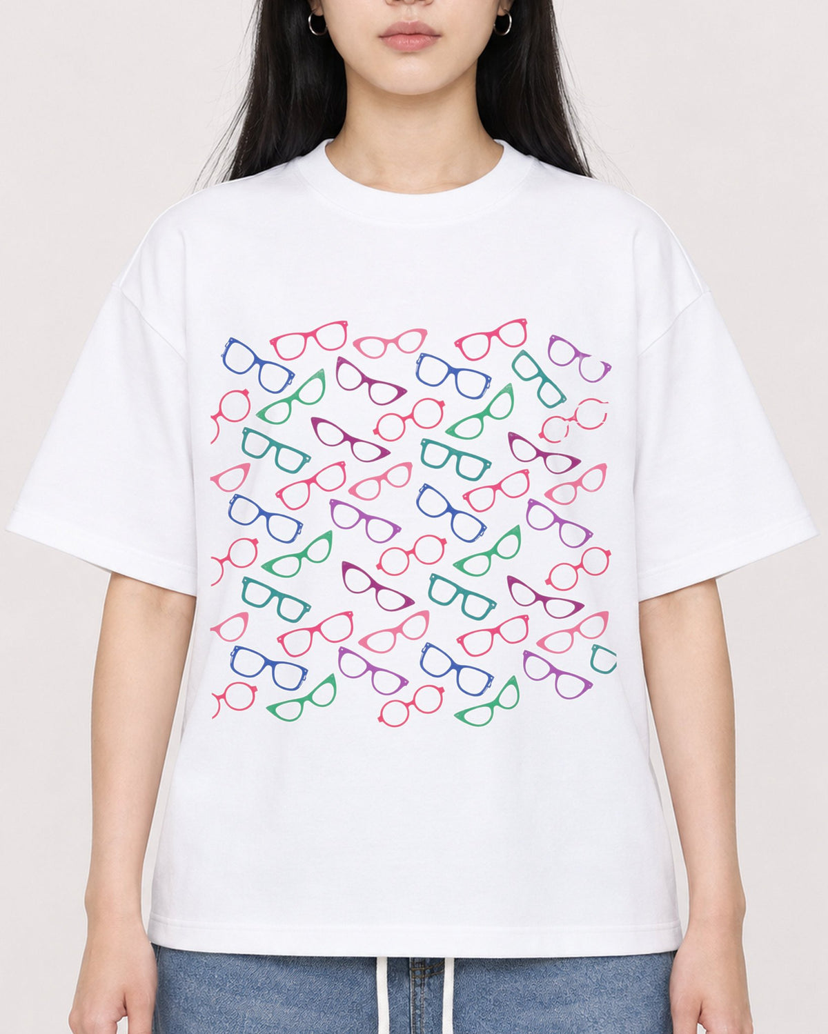 Mockup Boxy Heavyweight Tee White female close-up 01