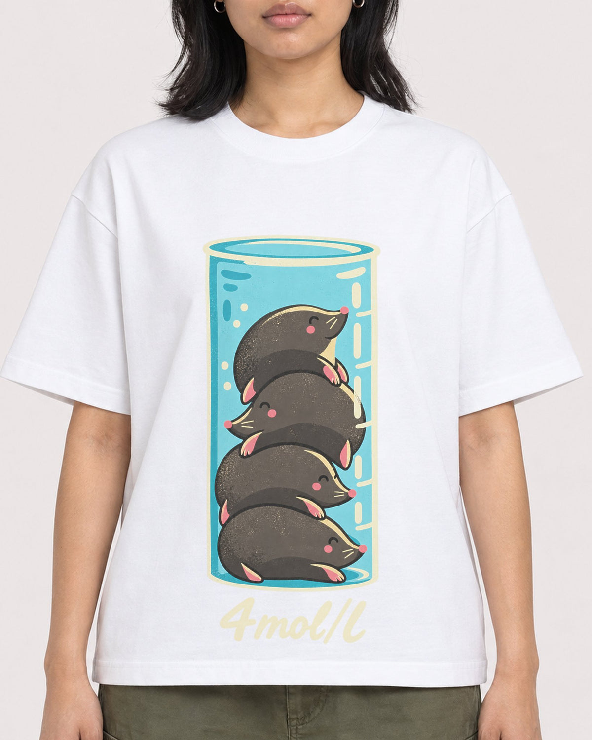Mockup Boxy Heavyweight Tee White female close-up 22