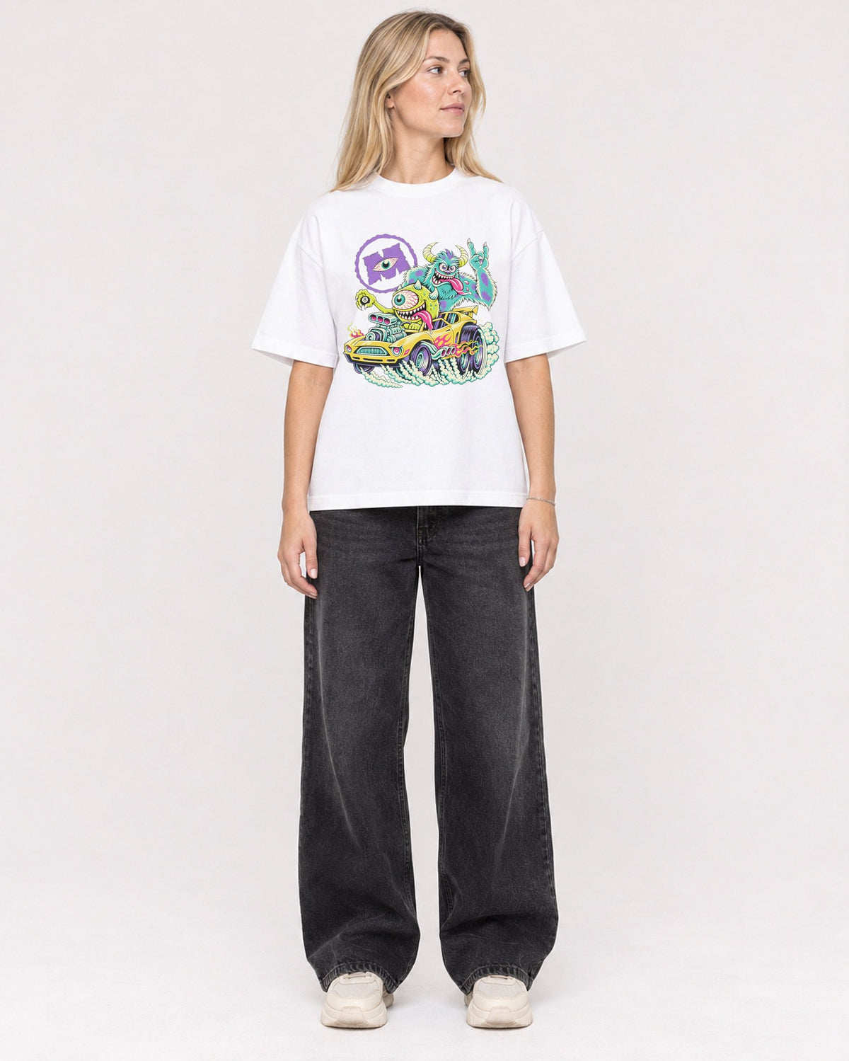 Mockup Boxy Heavyweight Tee White female full-body 08