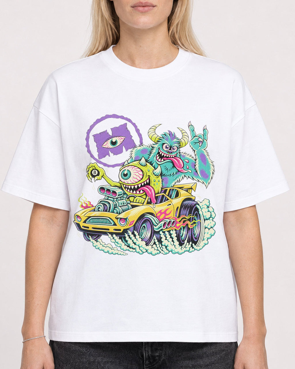 Mockup Boxy Heavyweight Tee White female close-up 08