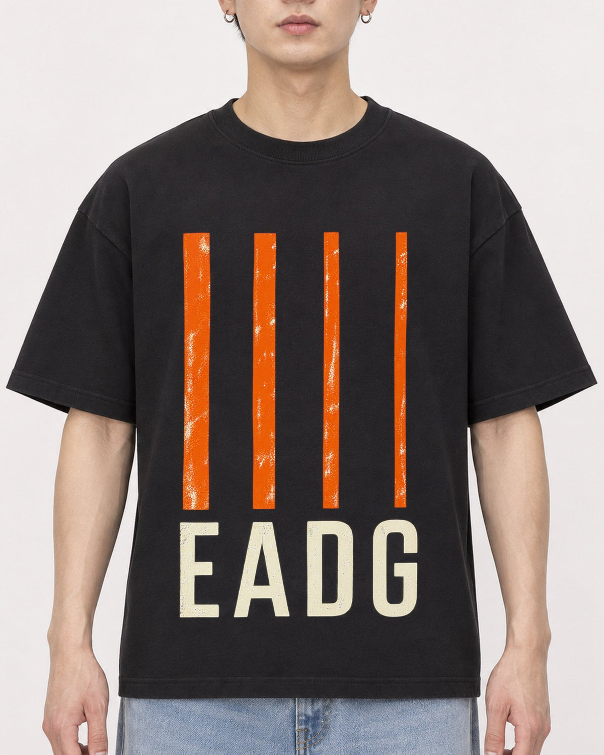 Mockup Boxy Heavyweight Tee Black male close-up 01