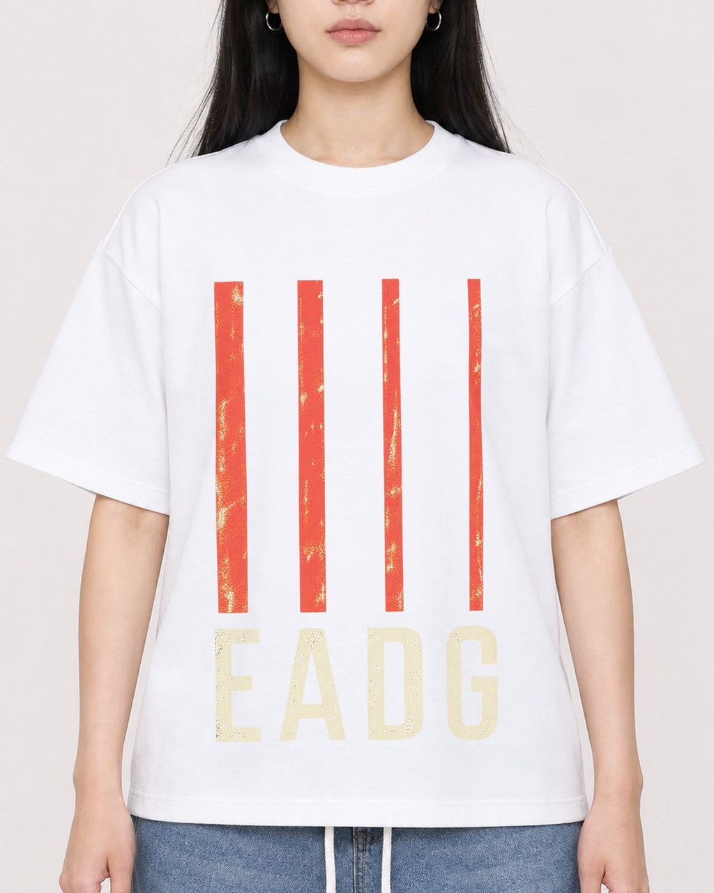Mockup Boxy Heavyweight Tee White female close-up 01