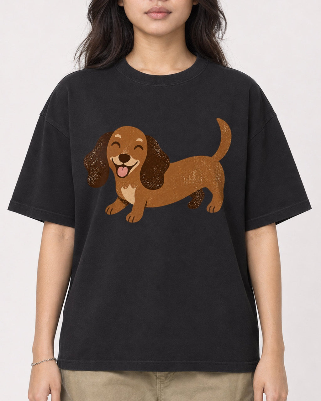 Mockup Boxy Heavyweight Tee Black female close-up 02
