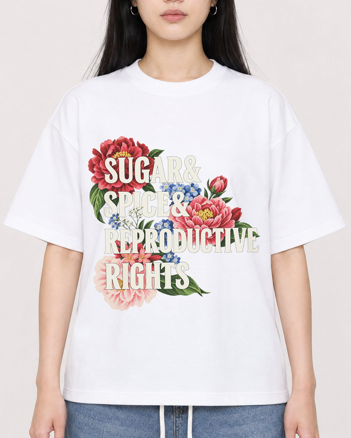 Mockup Boxy Heavyweight Tee White female close-up 01