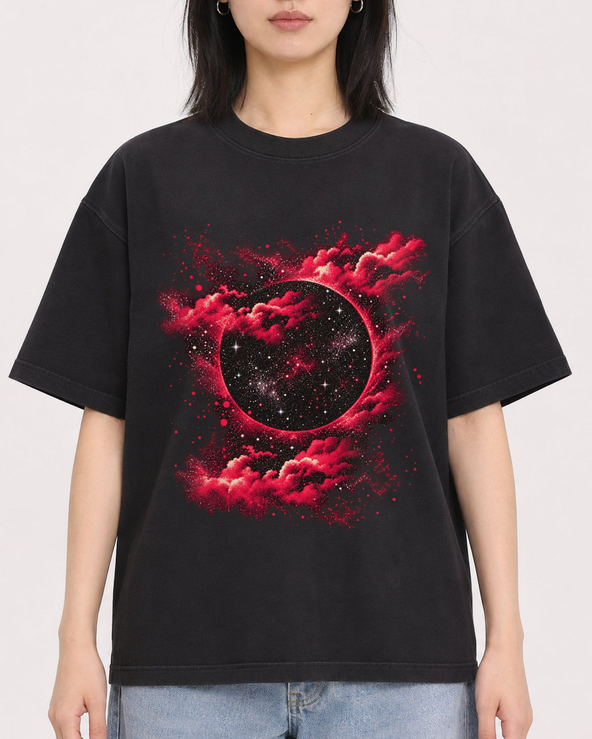 Mockup Boxy Heavyweight Tee Black female close-up 31