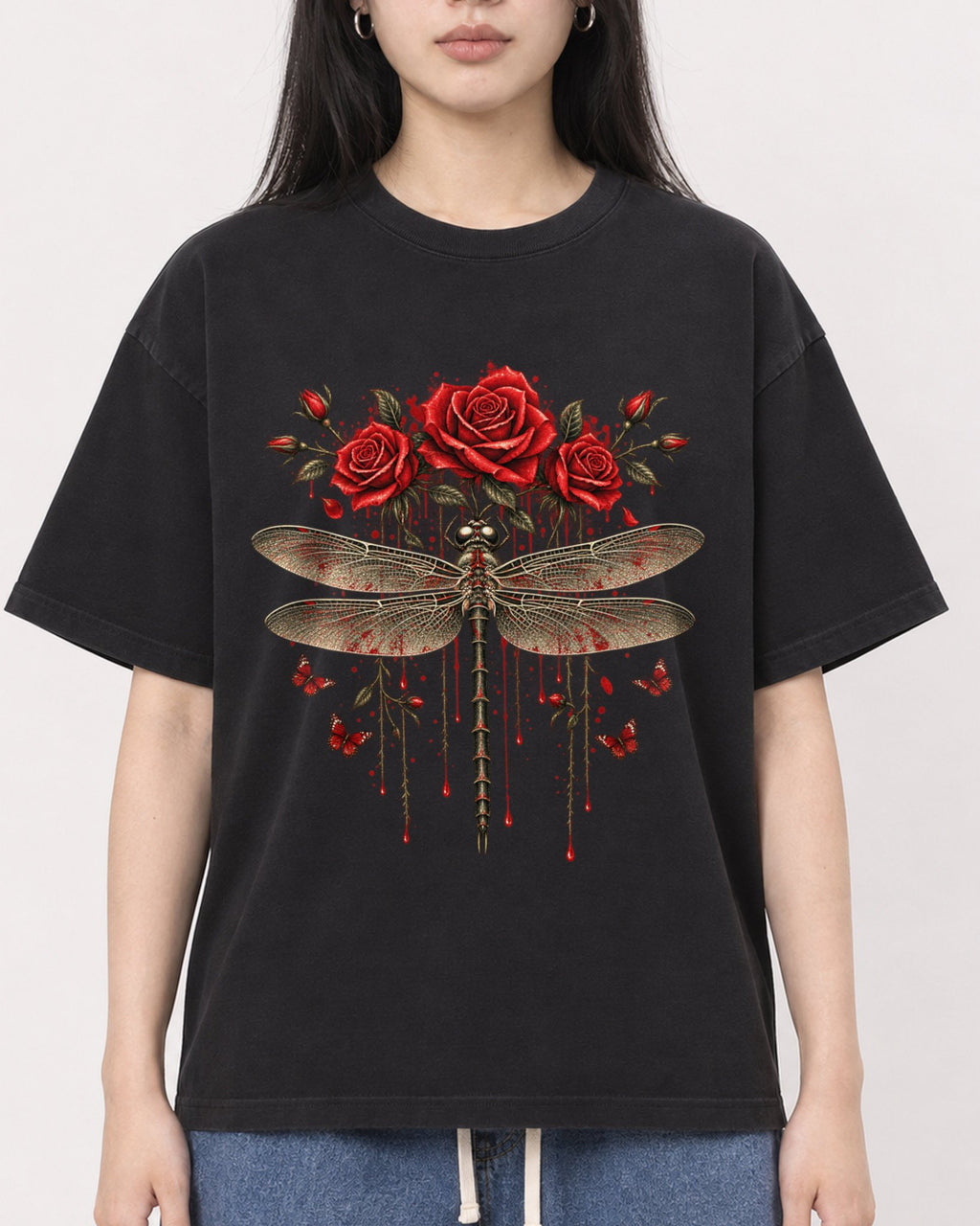 Mockup Boxy Heavyweight Tee Black female close-up 01