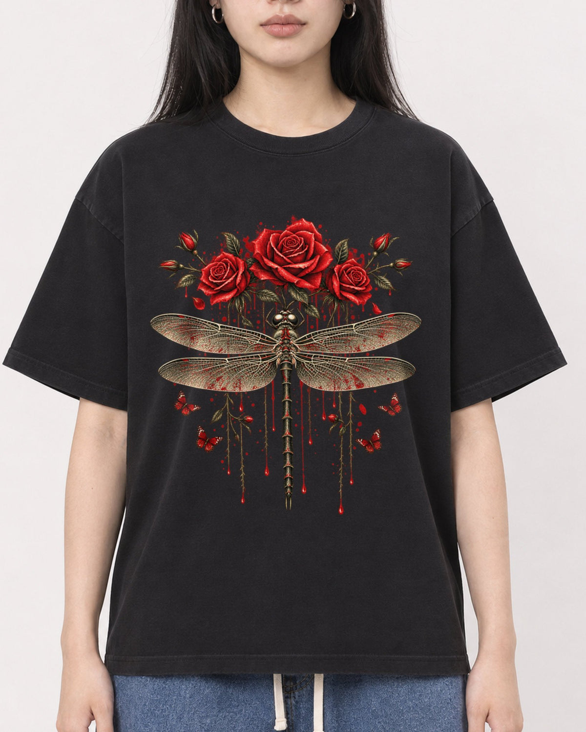 Mockup Boxy Heavyweight Tee Black female close-up 01