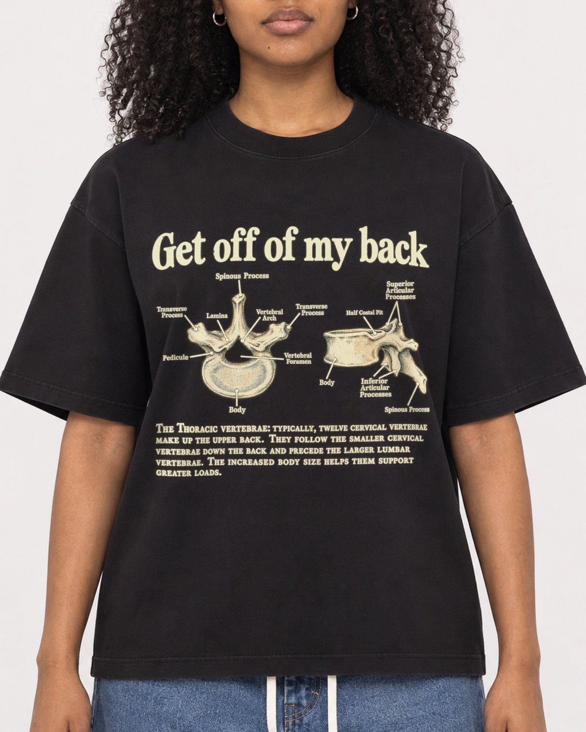 Mockup Boxy Heavyweight Tee Black female close-up 05