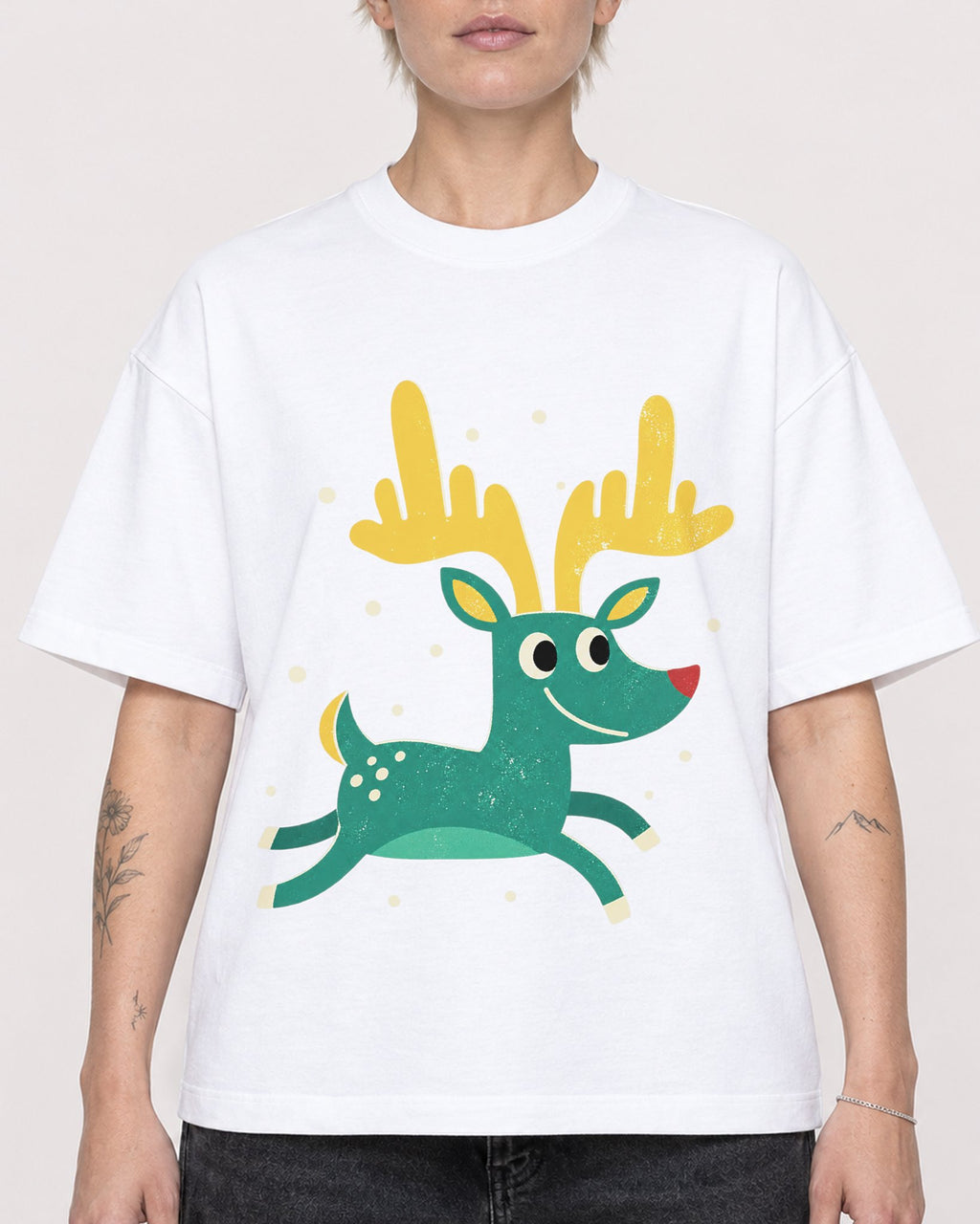 Mockup Boxy Heavyweight Tee White female close-up 48