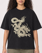 Mockup Boxy Heavyweight Tee Black female close-up 10