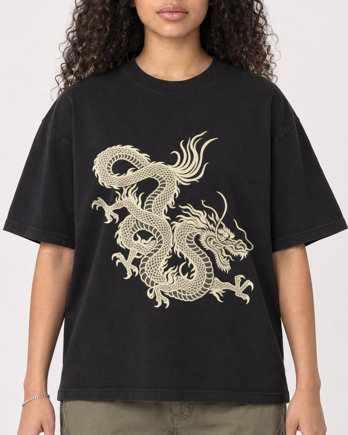 Mockup Boxy Heavyweight Tee Black female close-up 10