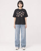 Mockup Boxy Heavyweight Tee Black female full-body 11