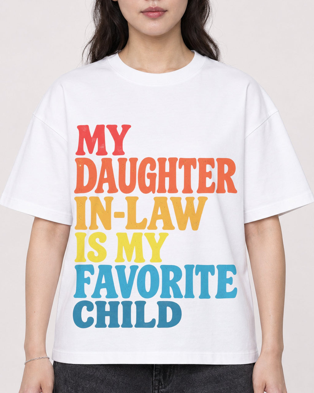 Mockup Boxy Heavyweight Tee White female close-up 03