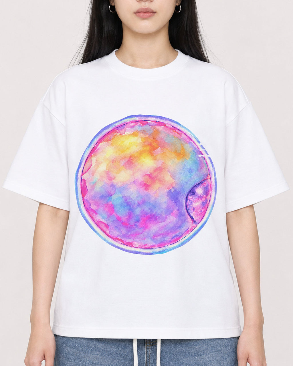 Mockup Boxy Heavyweight Tee White female close-up 01
