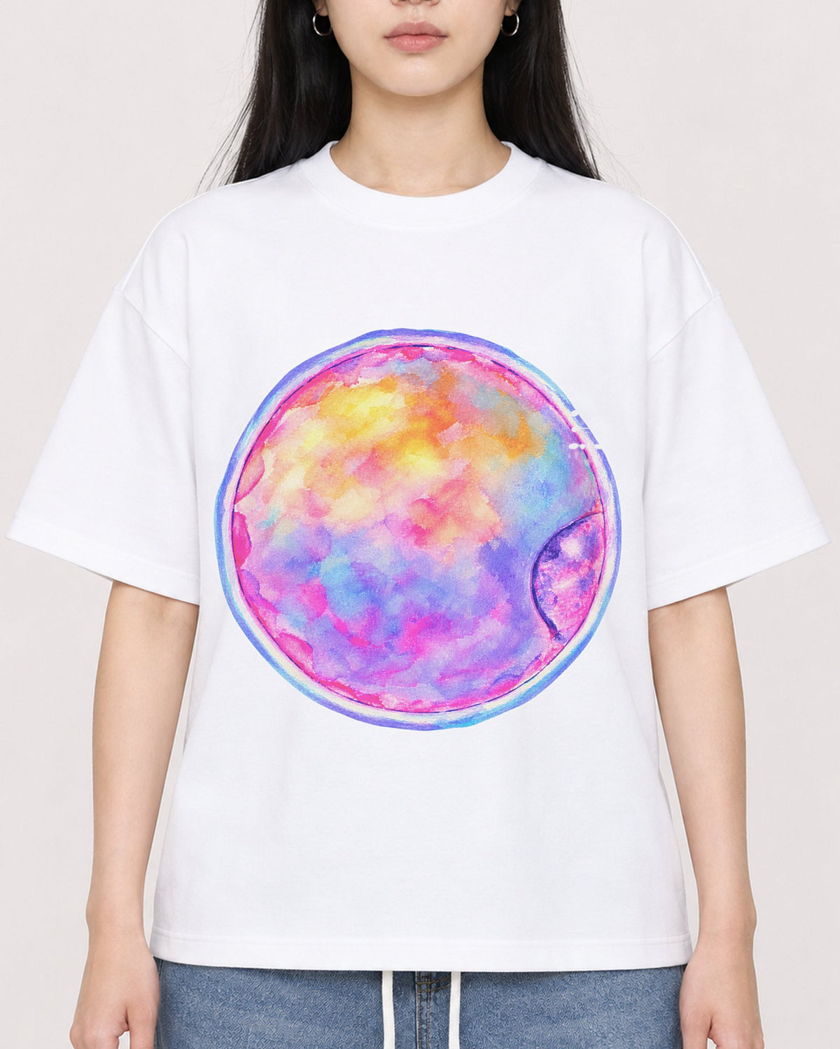 Mockup Boxy Heavyweight Tee White female close-up 01