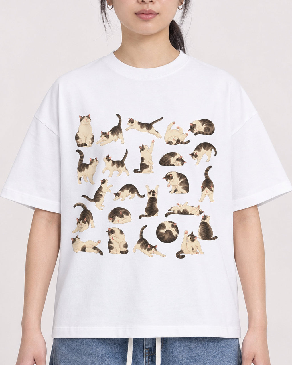 Mockup Boxy Heavyweight Tee White female close-up 21
