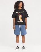 Mockup Boxy Heavyweight Tee Black female full-body 05