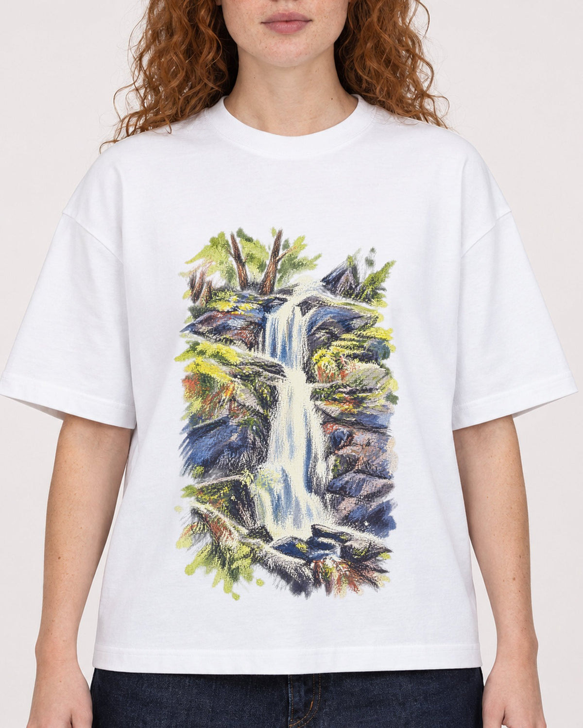 Mockup Boxy Heavyweight Tee White female close-up 09