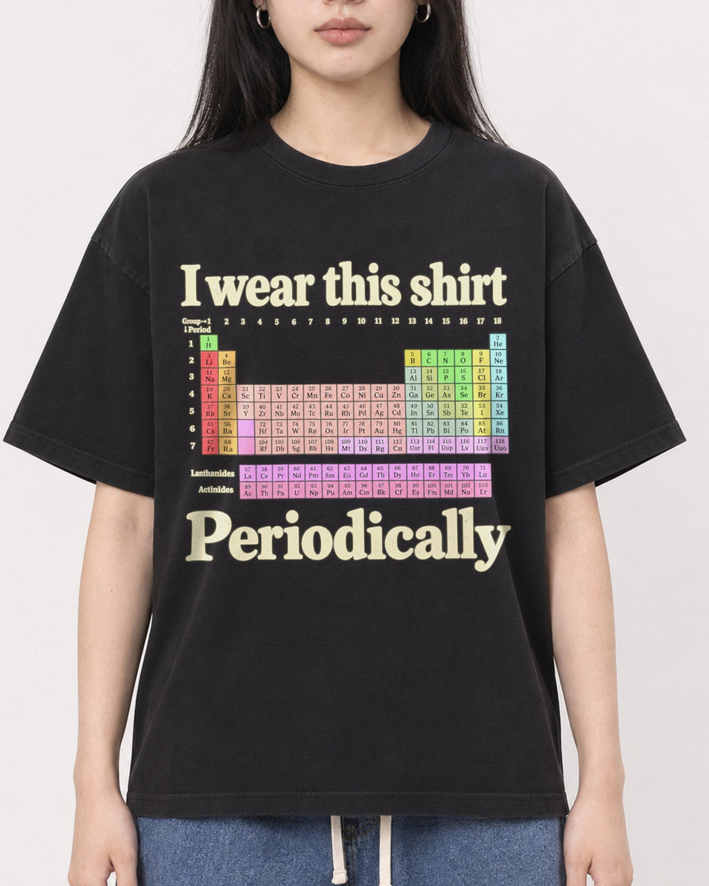 Mockup Boxy Heavyweight Tee Black female close-up 01