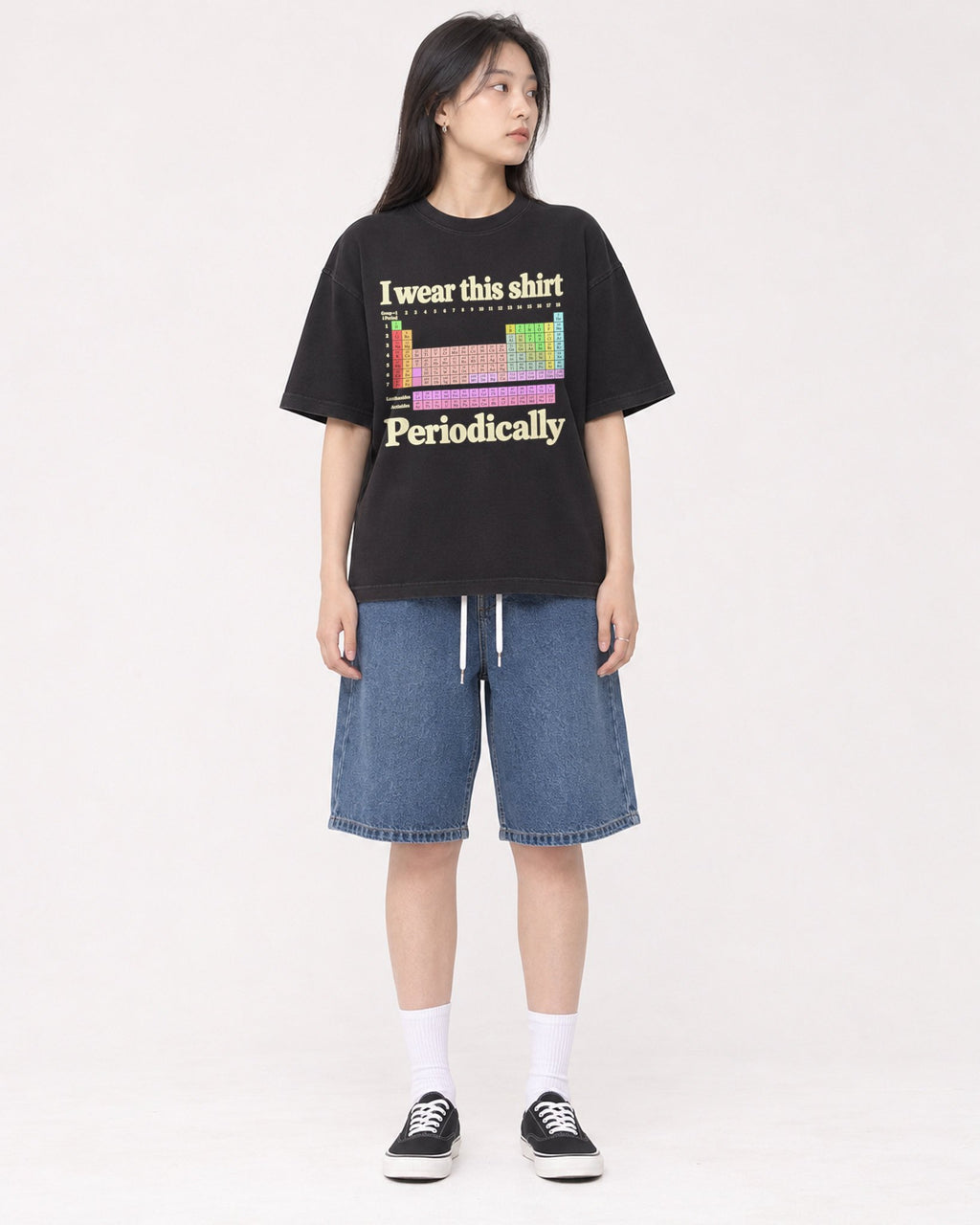Mockup Boxy Heavyweight Tee Black female full-body 01
