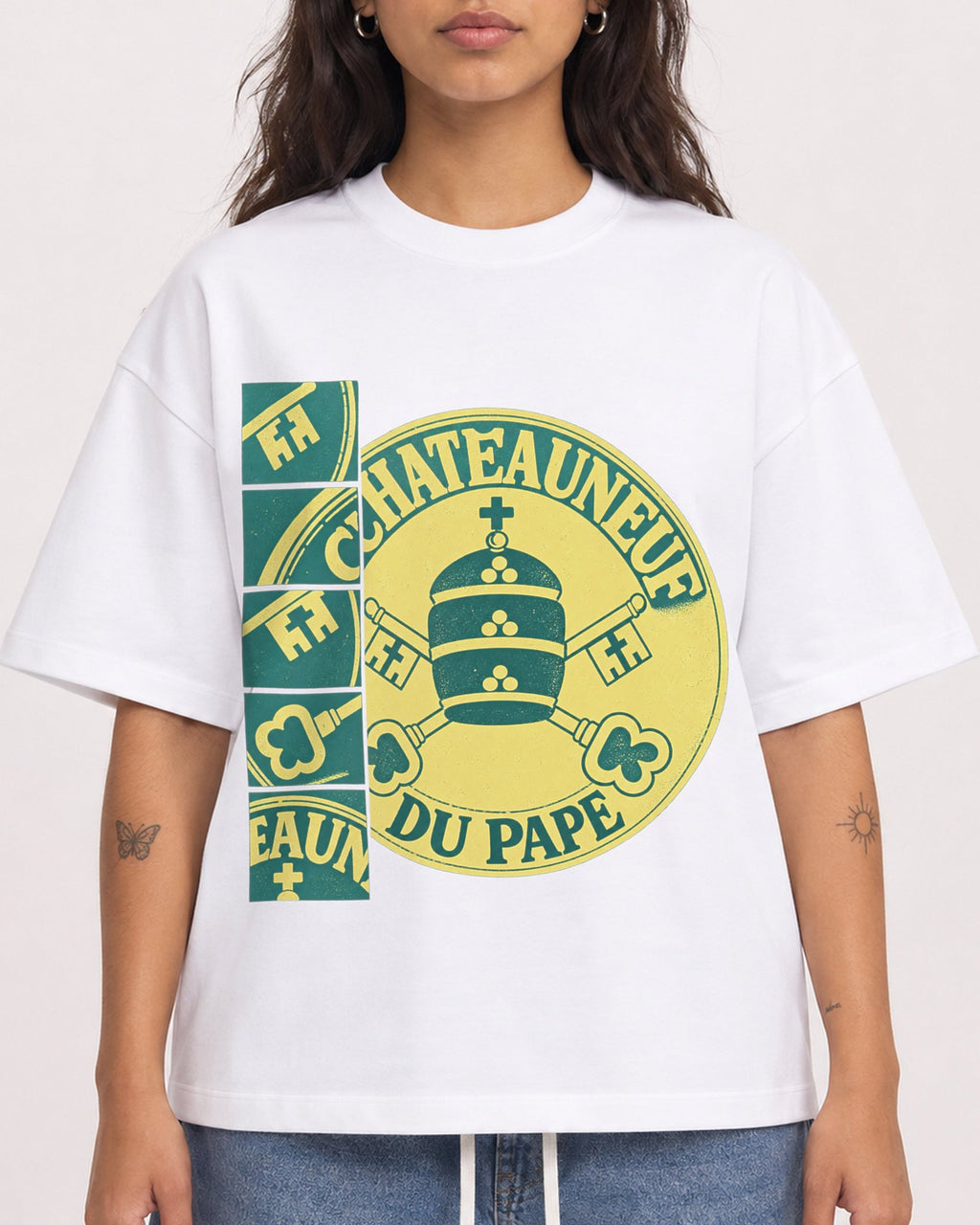 Mockup Boxy Heavyweight Tee White female close-up 06