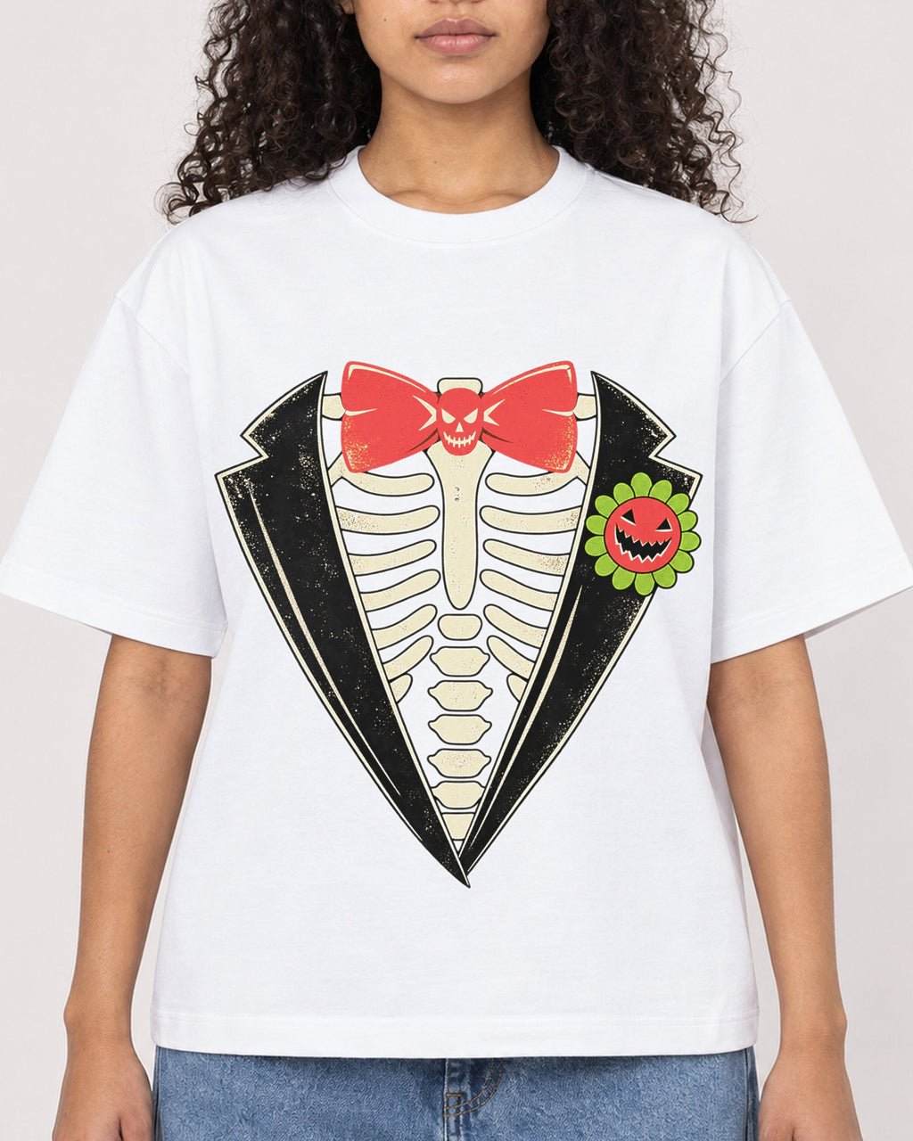 Mockup Boxy Heavyweight Tee White female close-up 10