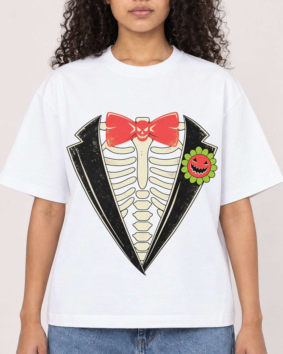 Mockup Boxy Heavyweight Tee White female close-up 10