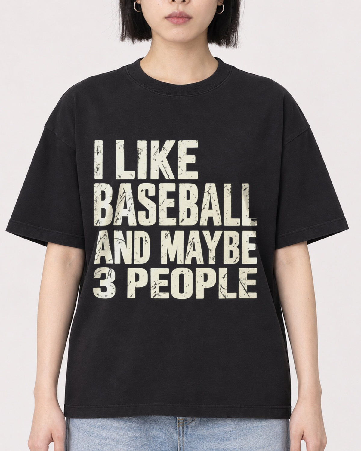 Mockup Boxy Heavyweight Tee Black female close-up 11
