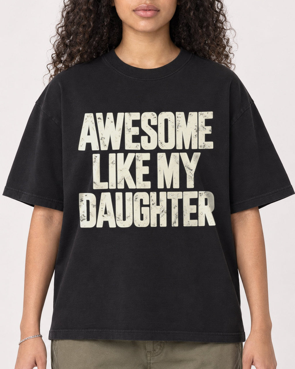 Mockup Boxy Heavyweight Tee Black female close-up 10