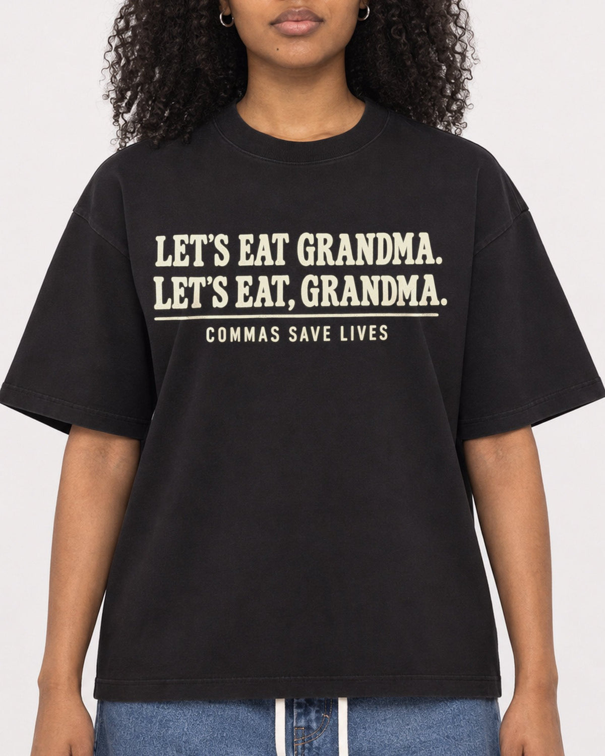 Mockup Boxy Heavyweight Tee Black female close-up 05