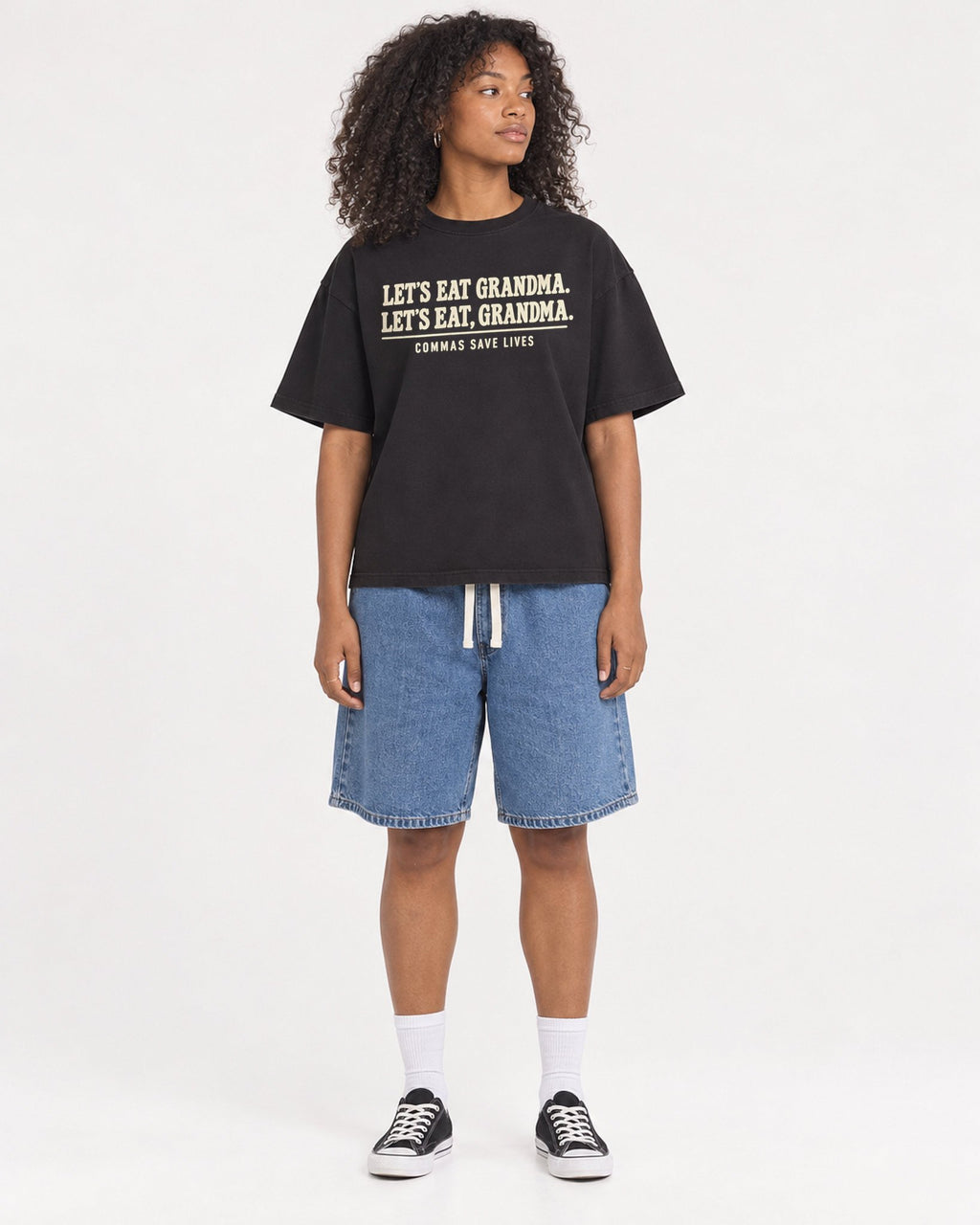 Mockup Boxy Heavyweight Tee Black female full-body 05