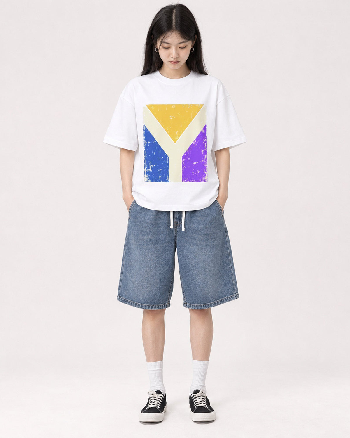 Mockup Boxy Heavyweight Tee White female full-body 01
