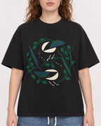 Mockup Boxy Heavyweight Tee Black female close-up 09