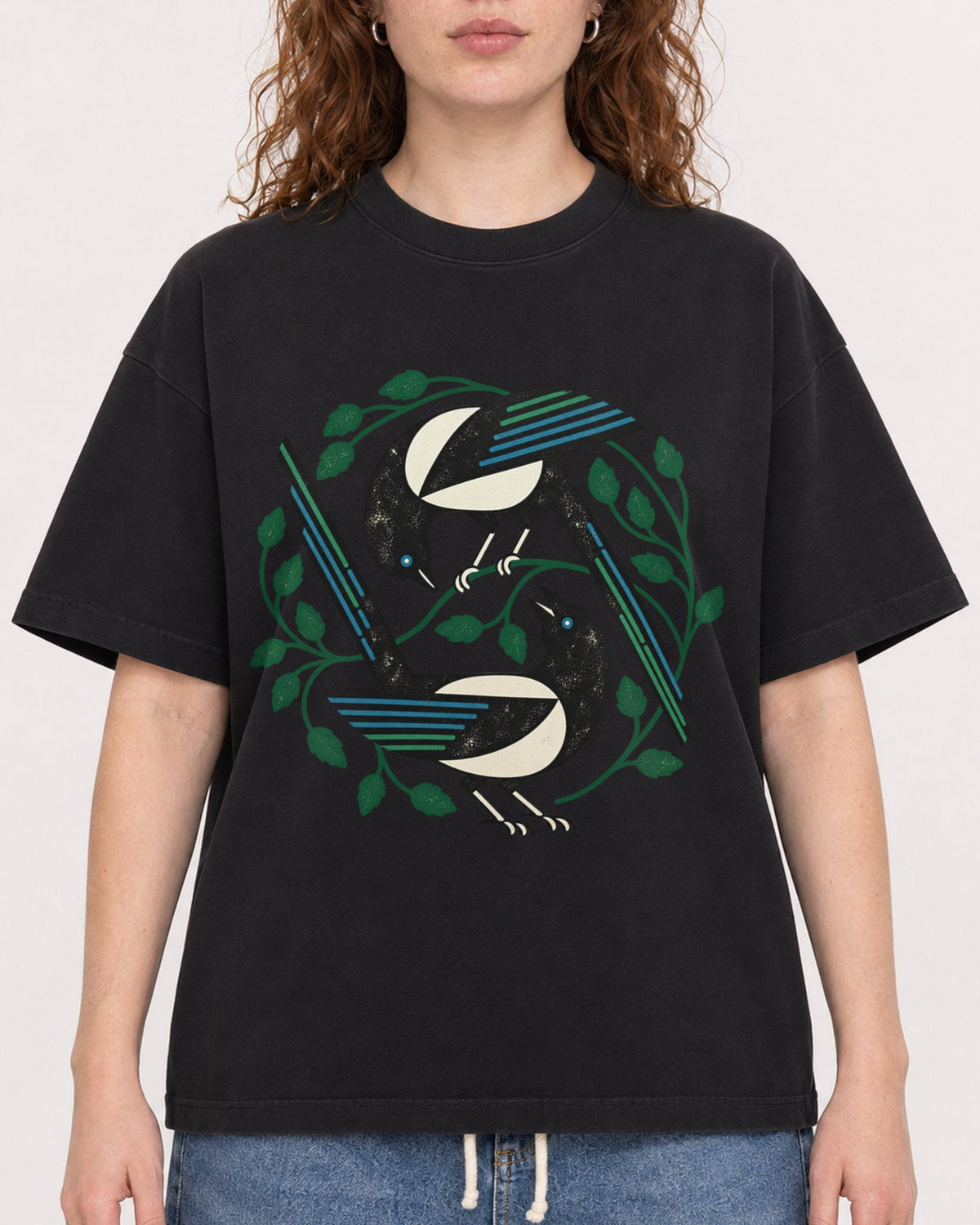 Mockup Boxy Heavyweight Tee Black female close-up 09