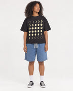 Mockup Boxy Heavyweight Tee Black female full-body 05