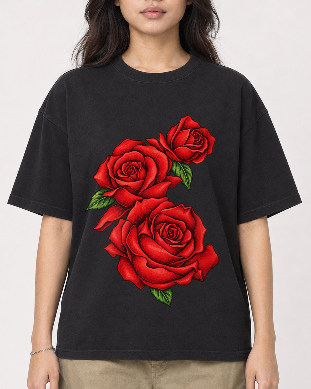 Mockup Boxy Heavyweight Tee Black female close-up 02