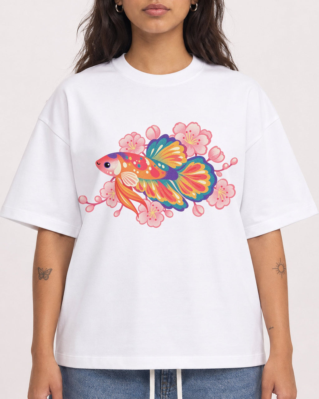 Mockup Boxy Heavyweight Tee White female close-up 06