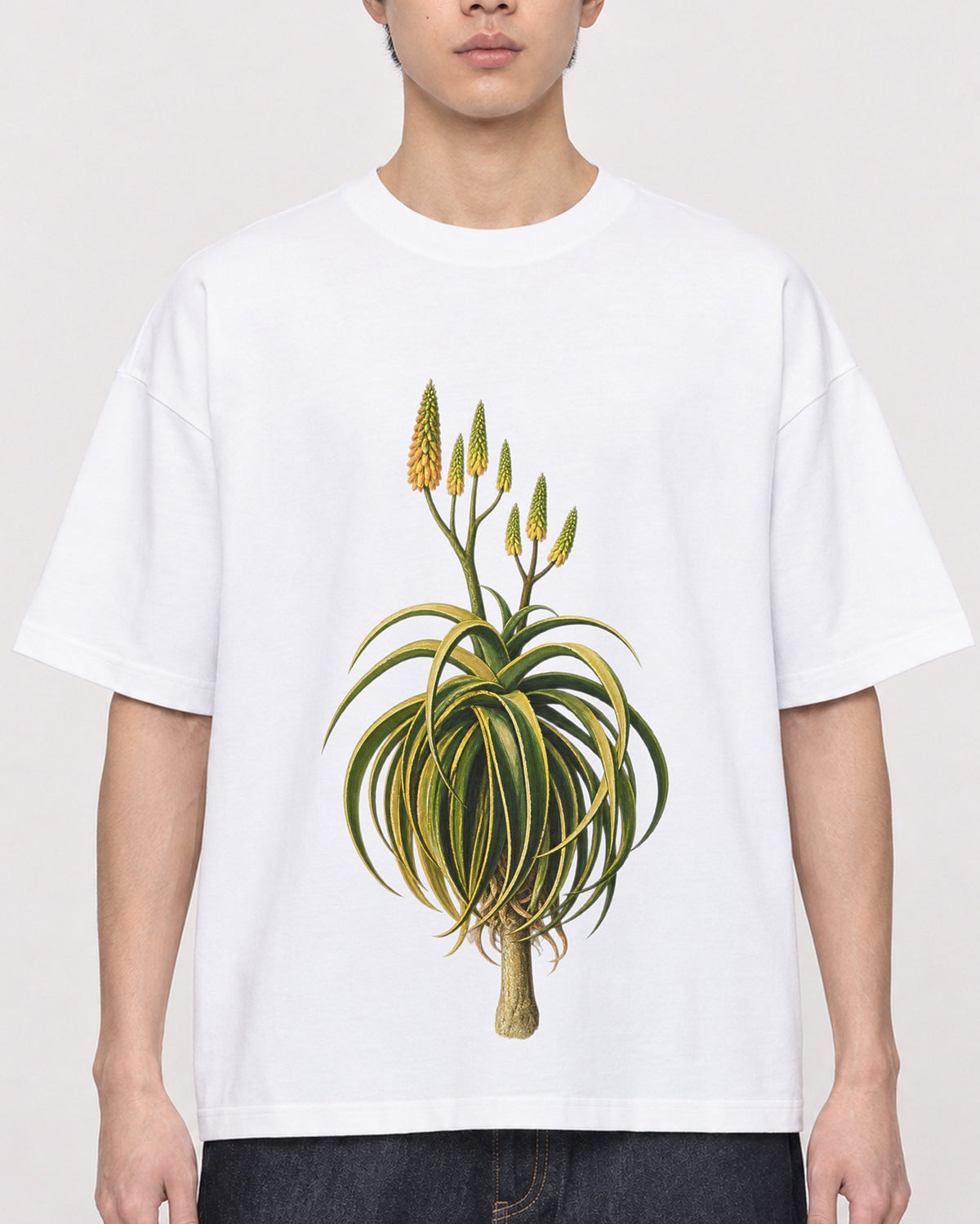 Mockup Boxy Heavyweight Tee White male close-up 01
