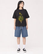 Mockup Boxy Heavyweight Tee Black female full-body 01