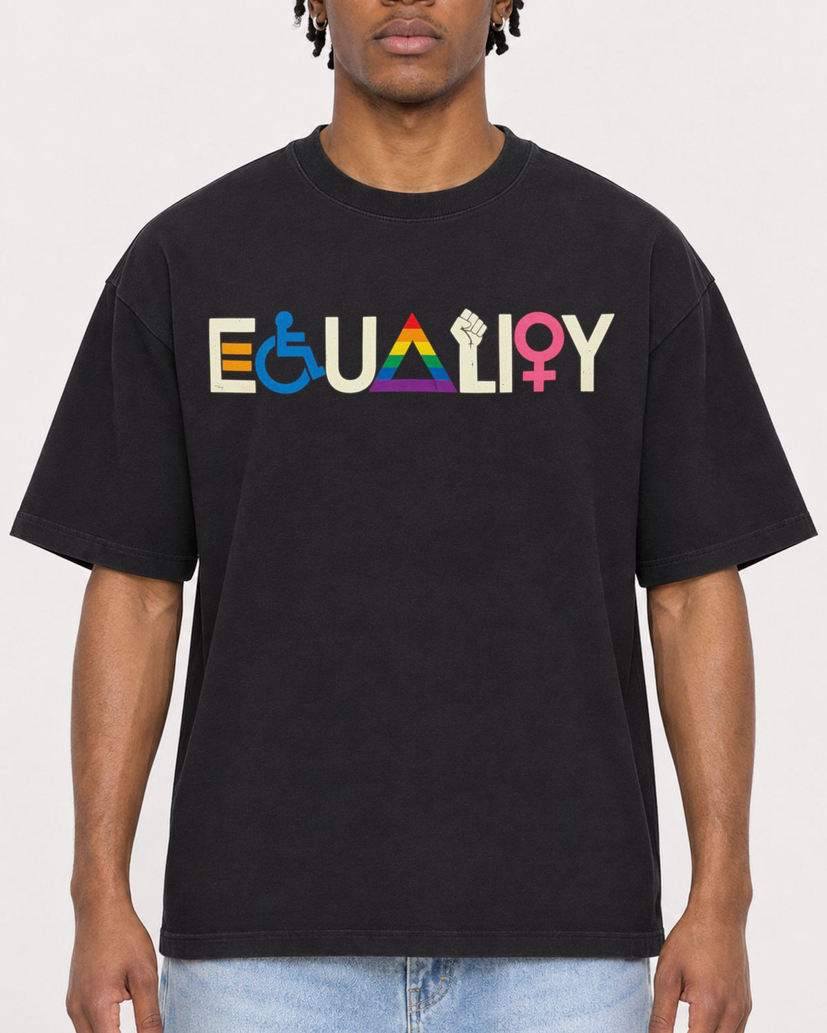Mockup Boxy Heavyweight Tee Black male close-up 05