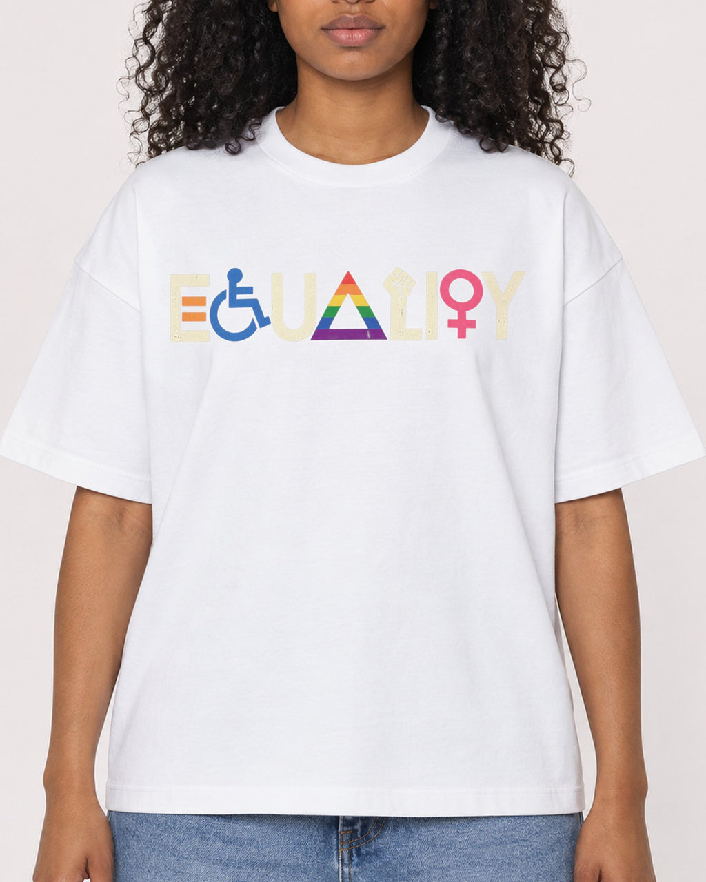 Mockup Boxy Heavyweight Tee White female close-up 05