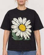 Mockup Boxy Heavyweight Tee Black female close-up 28