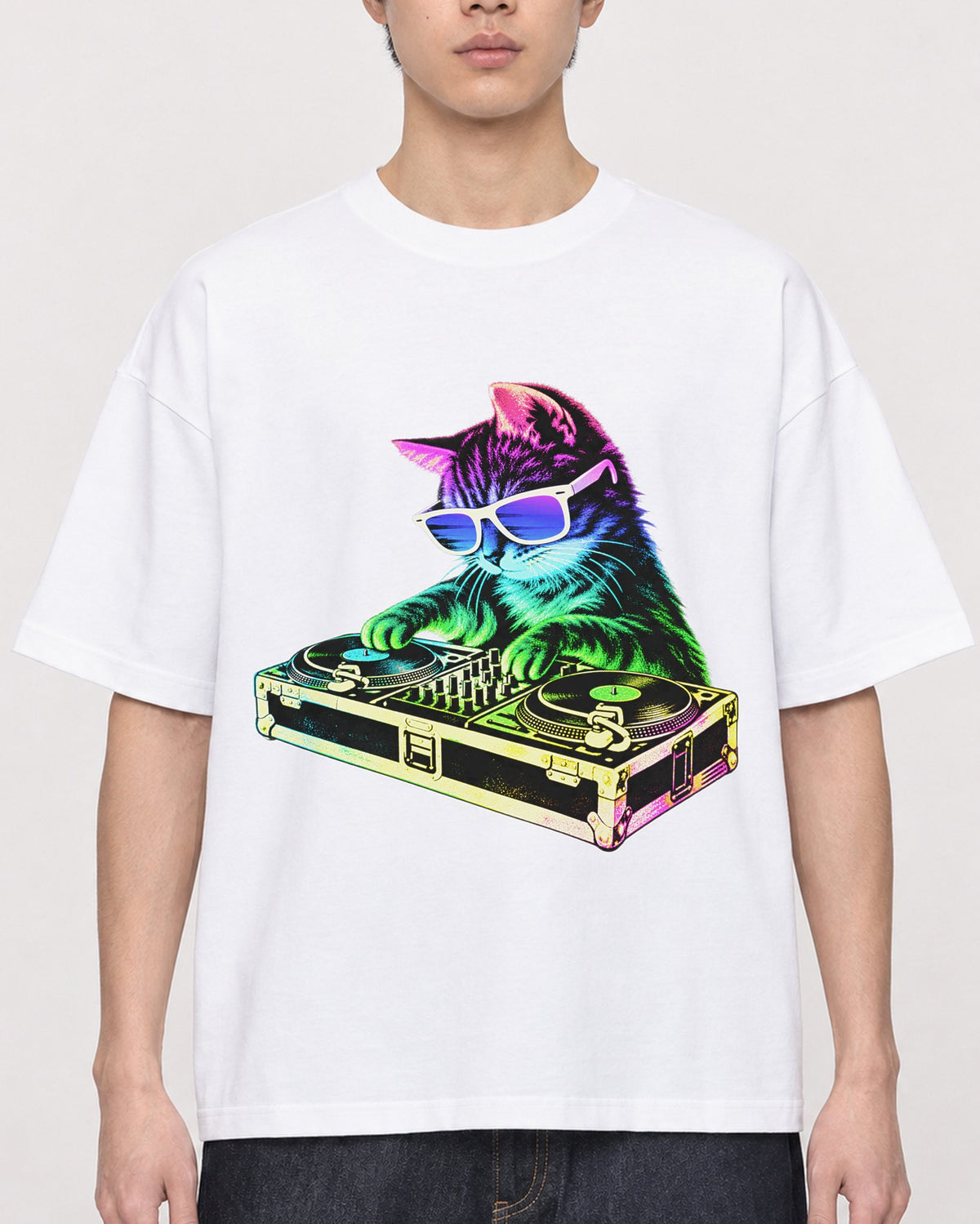 Mockup Boxy Heavyweight Tee White male close-up 01